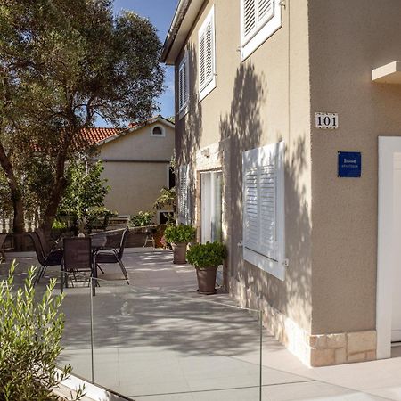 Apartments Petra Risika Exterior photo